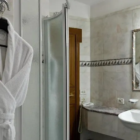 Pierre Hotel 4*