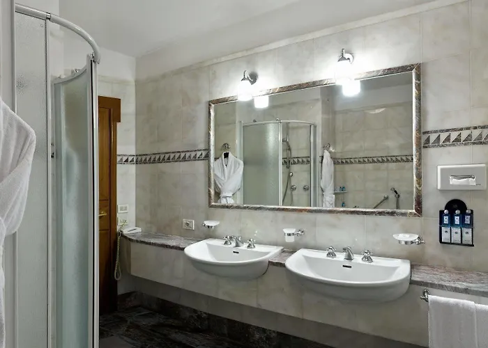 Pierre Hotel 4*