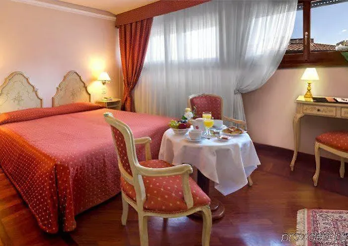 Pierre Hotel 4*